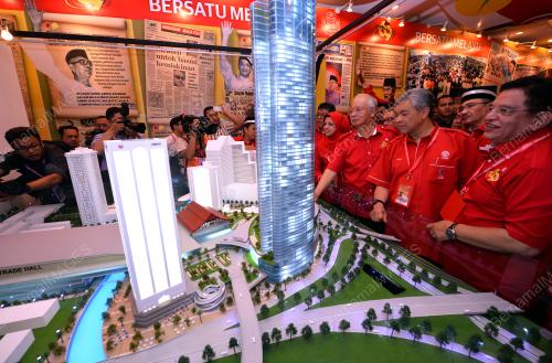 UMNO80_08122015_MODEL