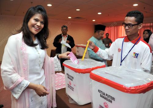 UMNO80_12102013_PUTERI