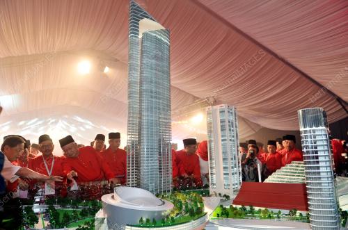 UMNO80_29112016_PECAH_TANAH