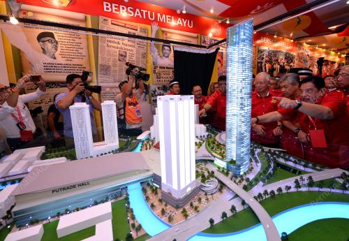 UMNO81_08122015_MODEL