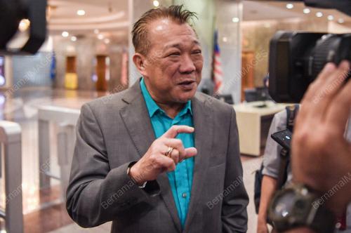 DATUK SERI BUNG MOKTAR RADIN