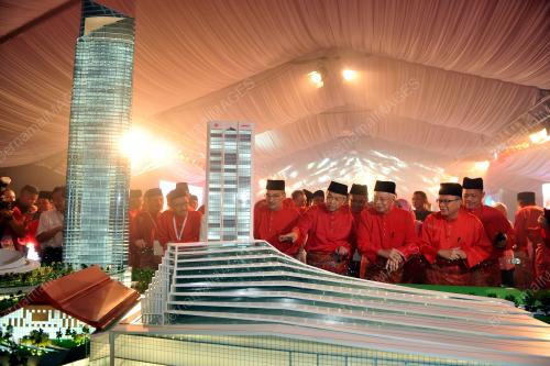 UMNO82_29112016_PECAH_TANAH1