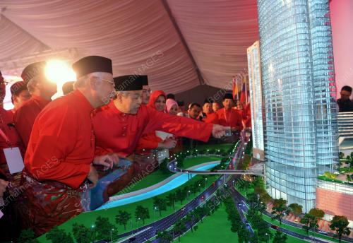 UMNO86_29112016_PECAH_TANAH