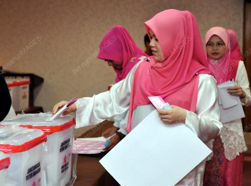 UMNO88_12102013_PUTERI