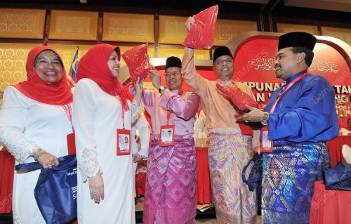 UMNO90_04122013_WANITA