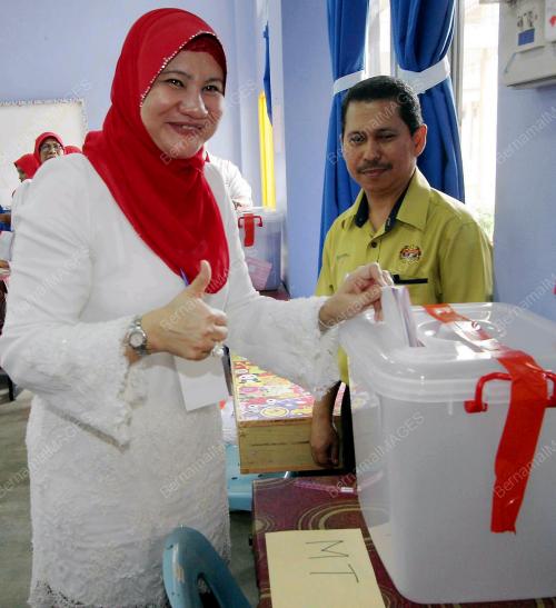 UMNO93_12102013_WANITA