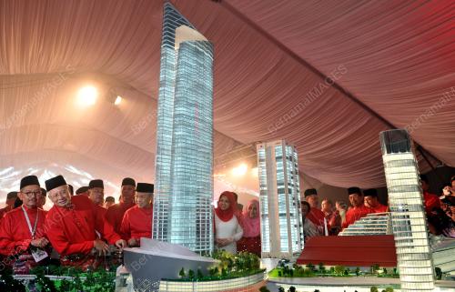 UMNO93_29112016_PECAH_TANAH