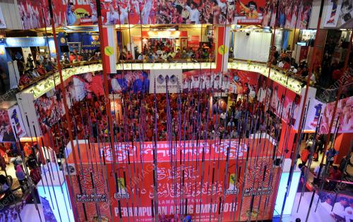 UMNO97_10122015_ORANG_RAMAI
