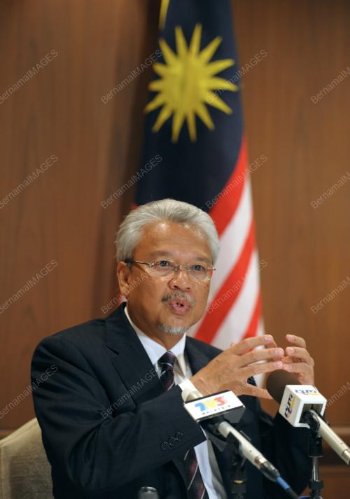 DATUK SERI AHMAD HUSNI HANADZLAH