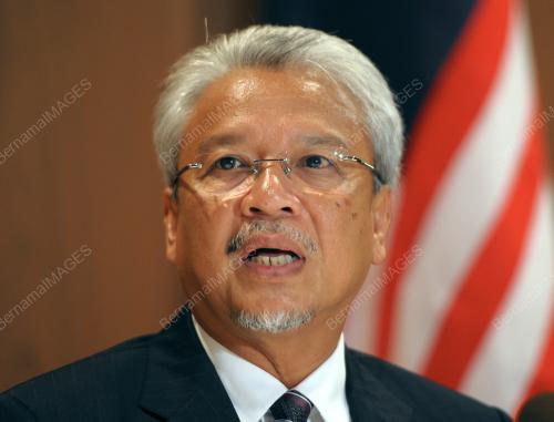 DATUK SERI AHMAD HUSNI HANADZLAH