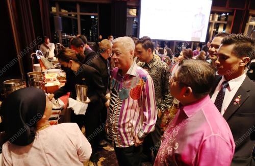 DATUK SERI ISMAIL SABRI YAAKOB