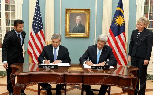 USA03_09102015_TPM_SIGNNING
