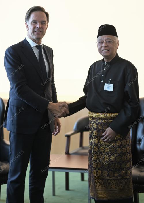 DATUK SERI ISMAIL SABRI YAAKOB