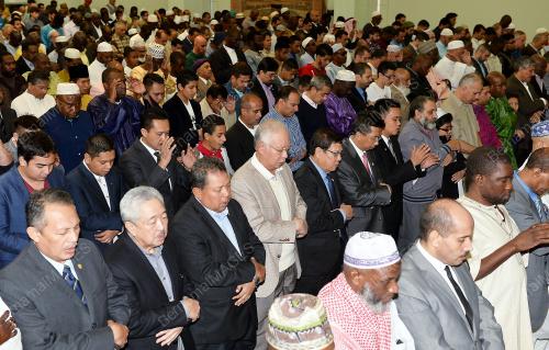 USA06_24092015_EID_PRAYERS