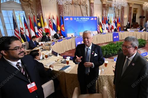 DATUK SERI ISMAIL SABRI YAAKOB