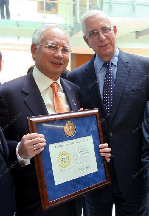 DATUK SERI MOHD NAJIB TUN ABDUL RAZAK