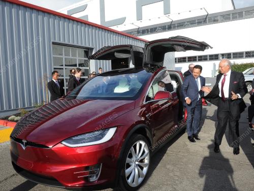 USA13_18022016_TESLA