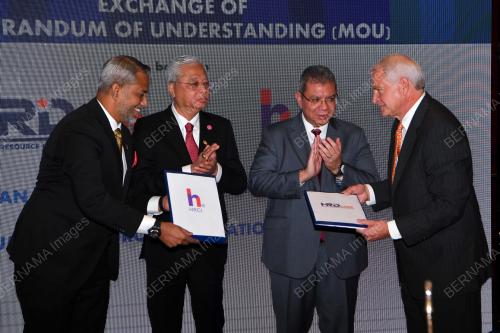 DATUK SERI ISMAIL SABRI YAAKOB