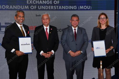 DATUK SERI ISMAIL SABRI YAAKOB