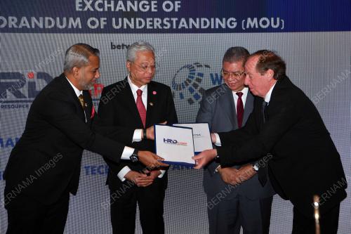 DATUK SERI ISMAIL SABRI YAAKOB