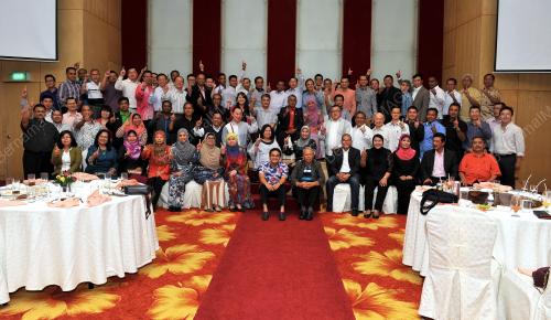 VET01_27102014_MAKAN_MALAM