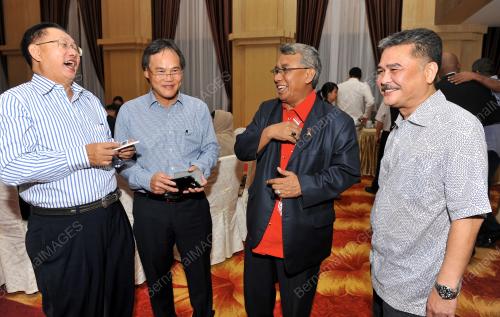 VET02_27102014_MAKAN_MALAM