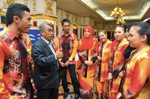 VET02_28102014_MAKAN_MALAM