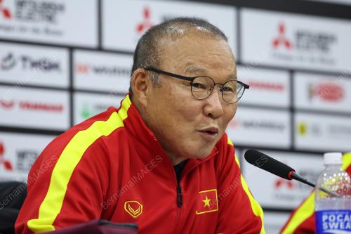 PIALA PERSEKUTUAN BOLASEPAK AFF