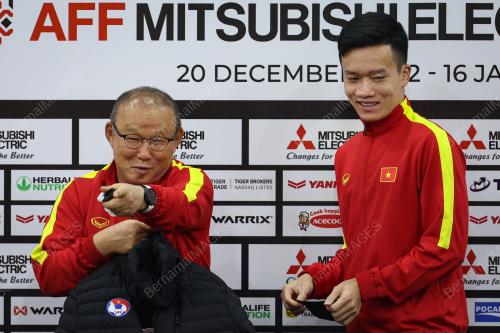 PIALA PERSEKUTUAN BOLASEPAK AFF