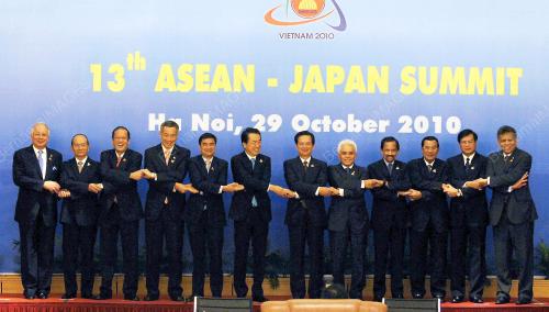 SIDANG KEMUNCAK ASEAN KE-17