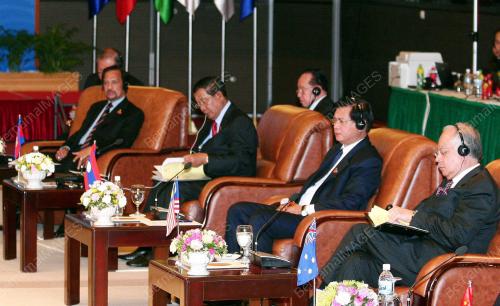 SIDANG KEMUNCAK ASEAN KE 17