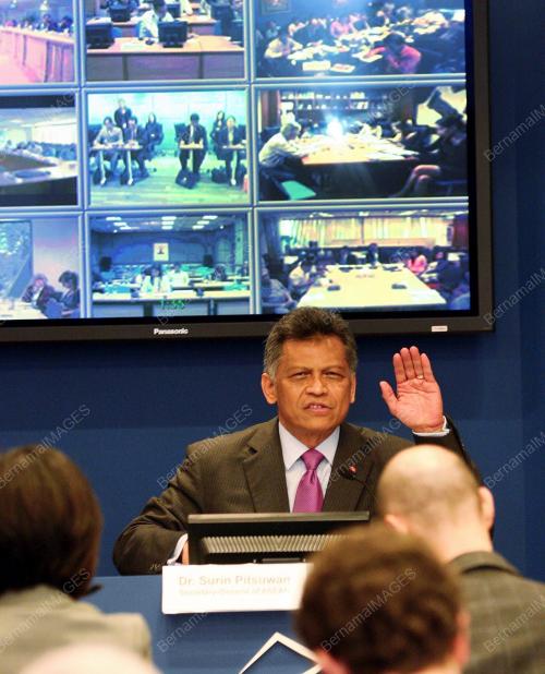 VNM02_261010_ASEAN_SUMMIT