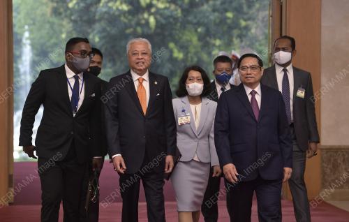 DATUK SERI ISMAIL SABRI YAAKOB