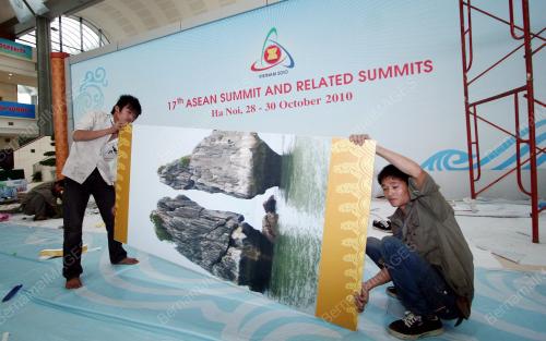 VNM04_251010_ASEAN_SUMMIT