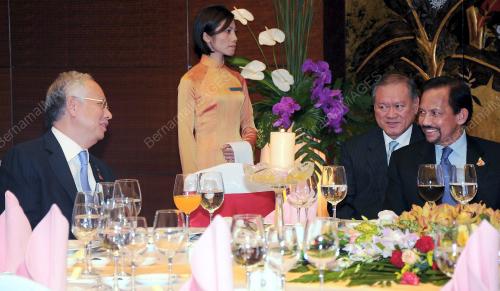 SIDANG KEMUNCAK ASEAN KE-17