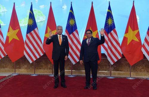 DATUK SERI ISMAIL SABRI YAAKOB