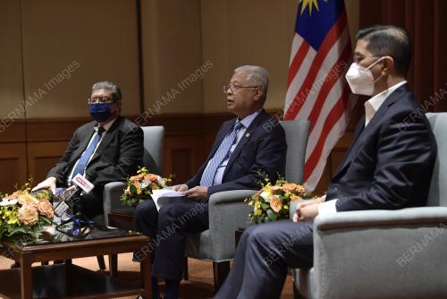 DATUK SERI ISMAIL SABRI YAAKOB
