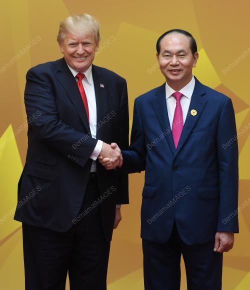 VNM06_10112017_TRUMP