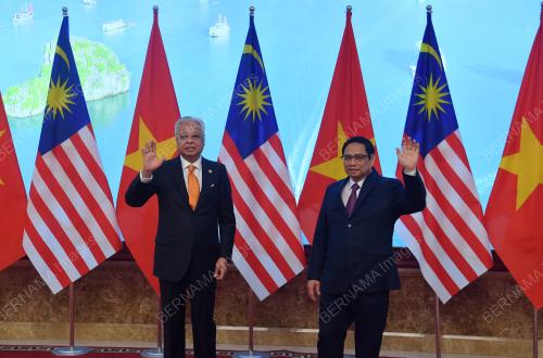 DATUK SERI ISMAIL SABRI YAAKOB