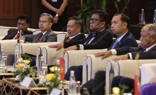 FAHMI FADZIL