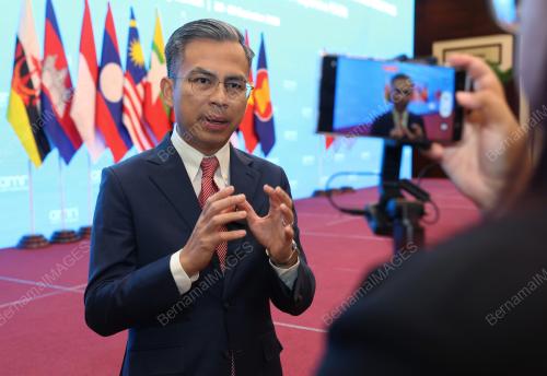 FAHMI FADZIL