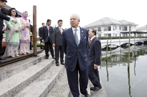 VNM11_080410_ASEAN SUMMIT