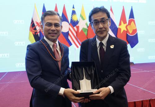 FAHMI FADZIL