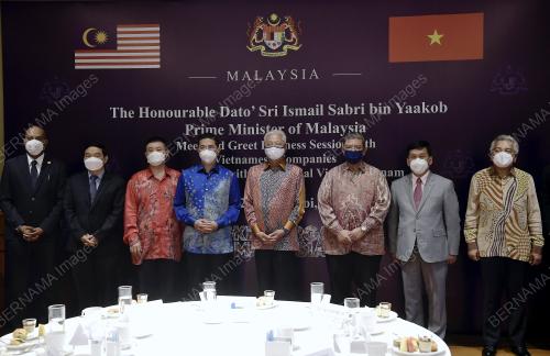 DATUK SERI ISMAIL SABRI YAAKOB