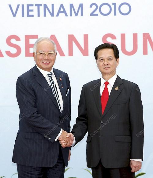 VNM15_080410_ASEAN SUMMIT