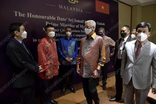 DATUK SERI ISMAIL SABRI YAAKOB