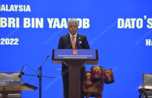 DATUK SERI ISMAIL SABRI YAAKOB