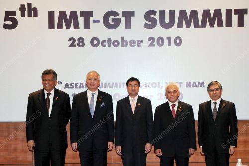 VNM17_281010_ASEAN_TRIANGLE