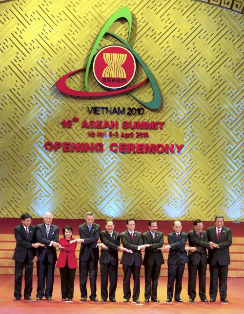 VNM26_080410_ASEAN SUMMIT