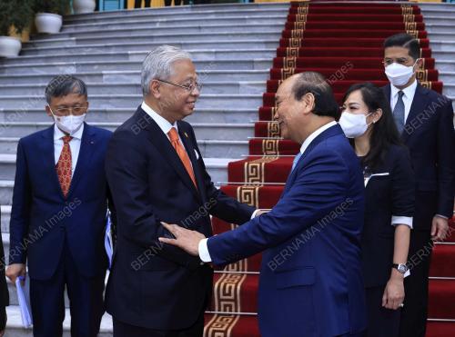 DATUK SERI ISMAIL SABRI YAAKOB